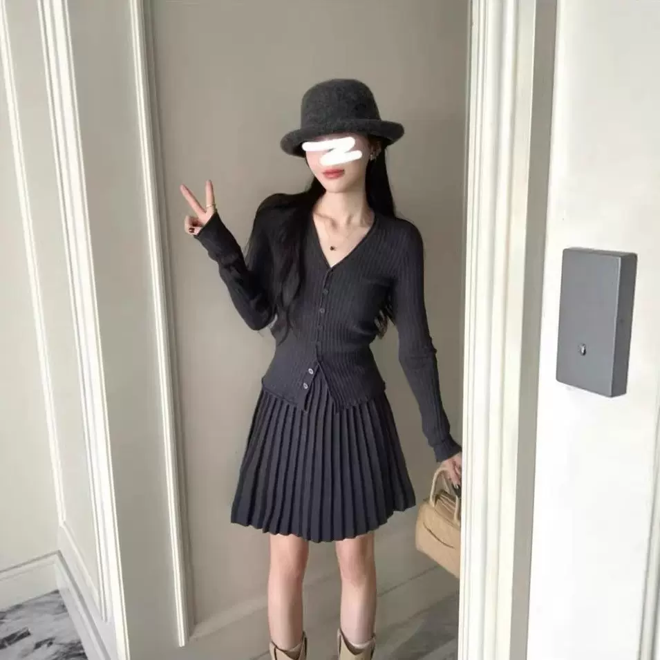 早秋季2025新款韩系灰色针织裙子套装女学院风休闲气质穿搭一整套