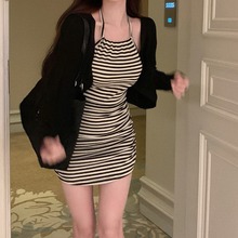 辣妹条纹挂脖吊带裙纯欲风性感收腰显瘦包臀小个子连衣裙夏季新款