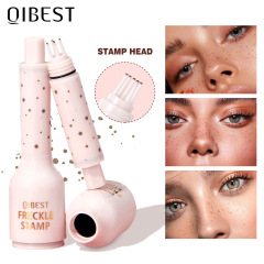 QIBEST棕色面部仿雀斑印章笔伪雀斑妆自然上色持妆便携化妆笔批发