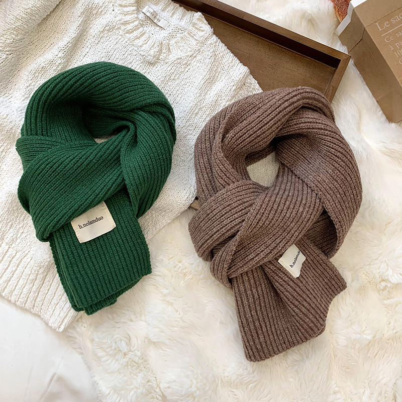 Bufandas para mujeres 2025 nuevo invierno versátil coreano color sólido suave pegajoso tejido lana corta bufandas calientes al por mayor