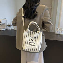针织条纹购物袋手提包女士小熊大容量外出托特单肩包百搭都市简约