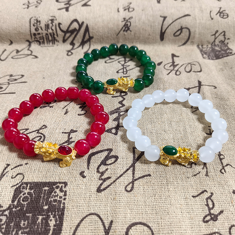 Gold-Plated Pixiu Bracelet with Antique-Style Inlaid Hetian Jade Cat's Eye Pixiu Bracelet, Red Agate Bracelet, Popular Model