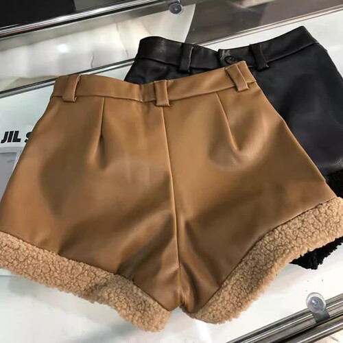 Lamb hair rolled PU leather boots for women's winter 2024 new style retro Melade color high-waist wide-leg shorts