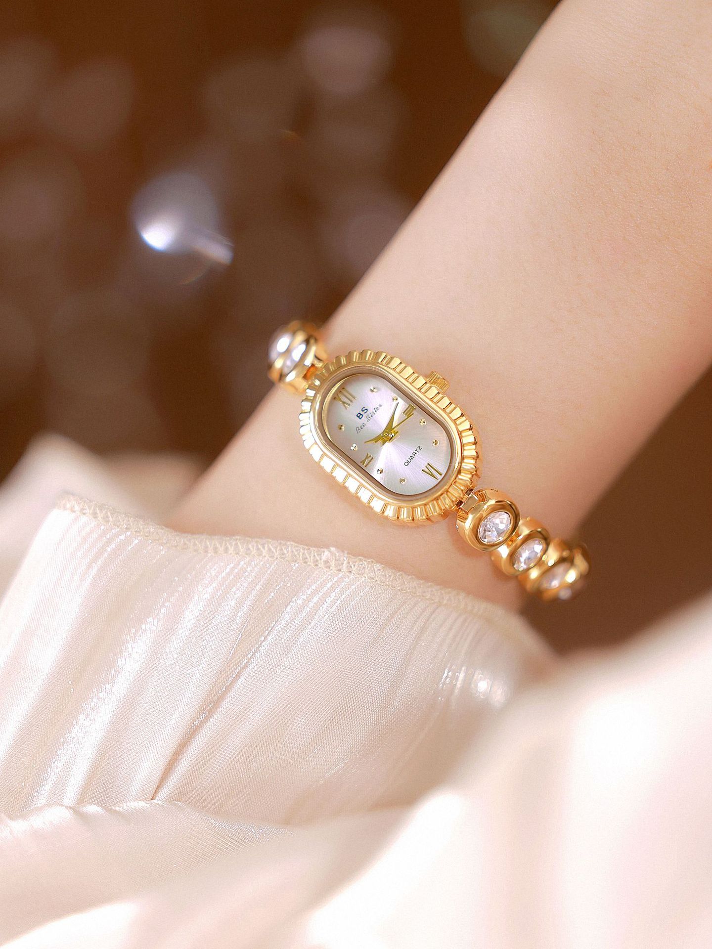 60g Weight Tempered Glass Mirror Material Alloy Strap Material Watch Classification Pointer Display Type Jewelry Buckle Buckle Style Oval Dial Shape Casual, Daily Occasion Quartz Movement Solid Color Pattern Women's Gender Retro Style Retro Solid Color Jewelry Buckle Quartz Watch Women's Watches 11