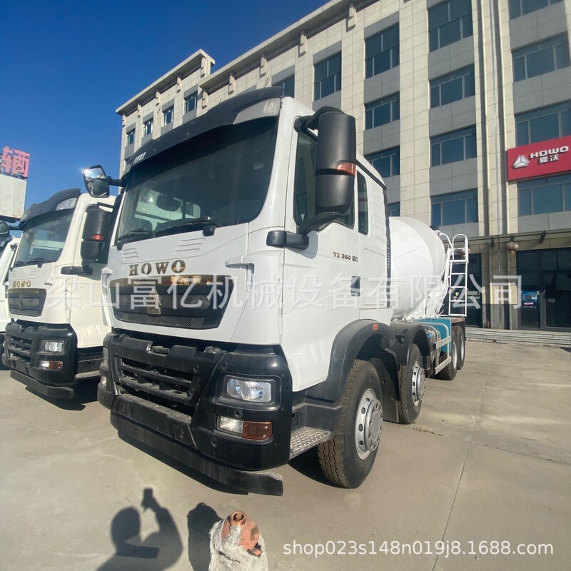 Overseas Supply of Sinotruk Howo Concrete Mixer Trucks with 8*4 Chassis, 8, 10, 12 Cubic Meter Concrete Mixer Trucks