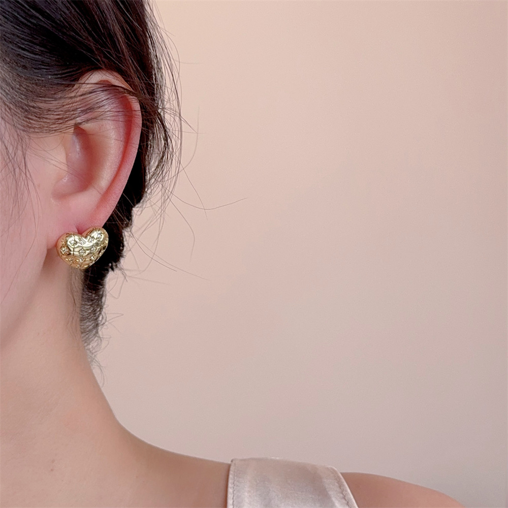 7g Weight Alloy Ear Needle Material Ear Studs Classification 1 Pair Quantity Date, Tea Party Occasion Alloy Material Star, Heart Shape Pattern All Seasons Season Women's Gender Plating Design Retro, Classic Style Style 1 Pair Retro Classic Style Star Heart Shape Plating Alloy Ear Studs 6