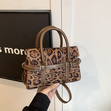 ͨ�ڏ͹�ĥɰС����Ů2025�¿�r�аٴ�б������³�������С����