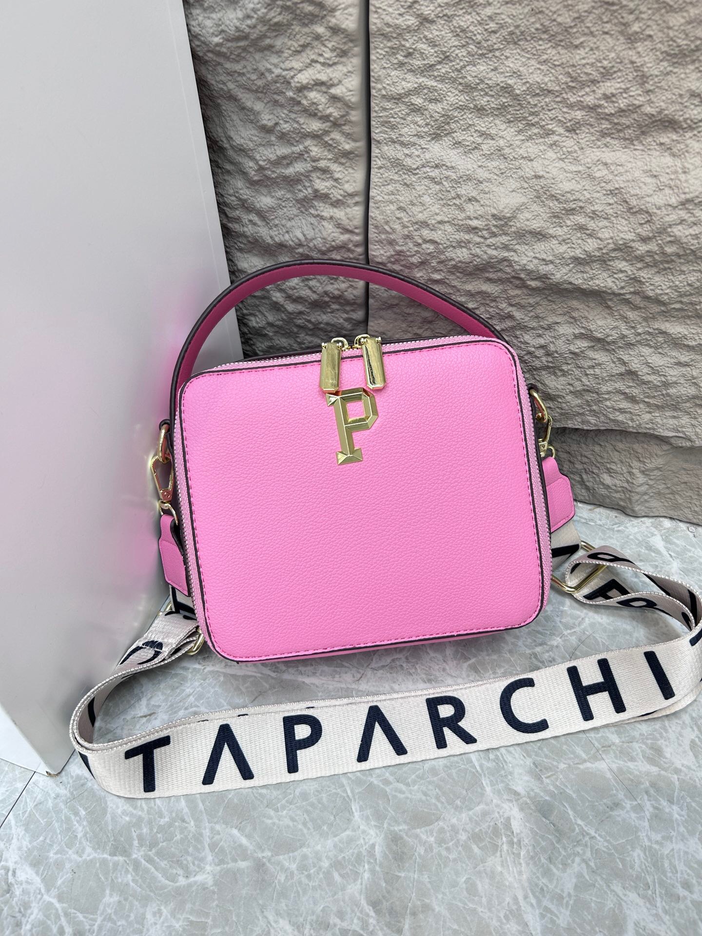 Amazon transfronterizo 2024 nuevo bolso de caja de letras de moda de mujeres p estilo europeo y americano calle de hombro mochila