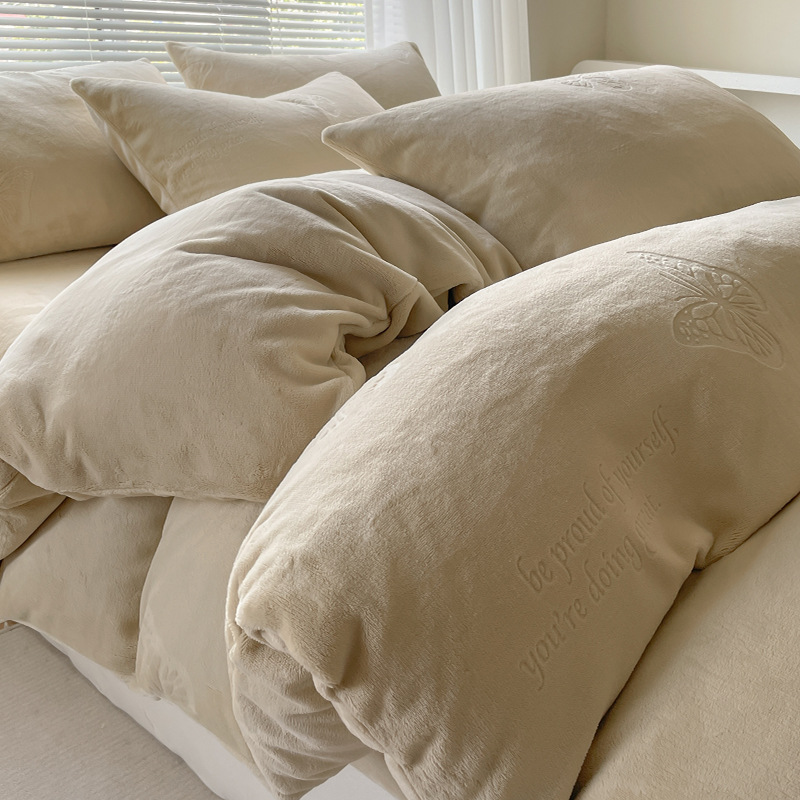 High-end engrosado tallado leche de lana de cuatro piezas conjunto 2025 nuevo invierno de doble cara coral de lana de cama de lana