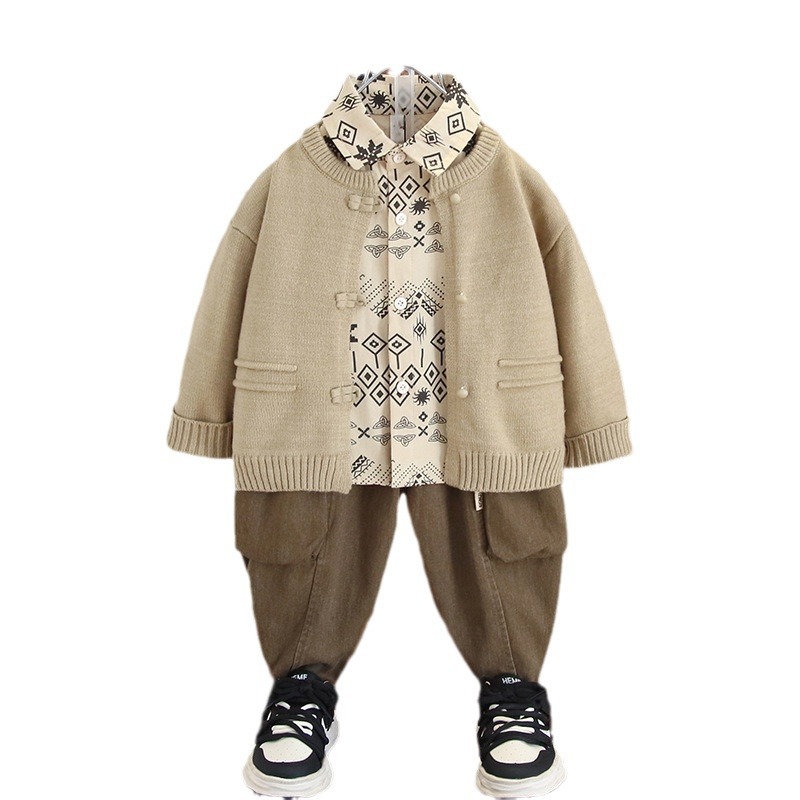 5728 Traje de otoño para niños 2025 Nuevo estilo Estilo occidental Chaqueta de suéter para niños Traje de tres piezas Ropa de primavera y otoño para niños