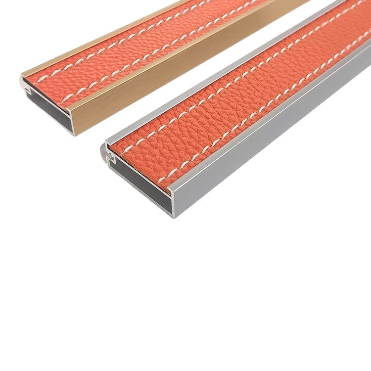 Barra para colgar ropa de aleación de aluminio, riel silencioso antideslizante, barra transversal de cuero gris y dorado, herrajes de alta gama al por mayor.