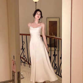 白色吊带连衣裙女轻奢小众缎面礼服主持人生日高级感气质显瘦裙子