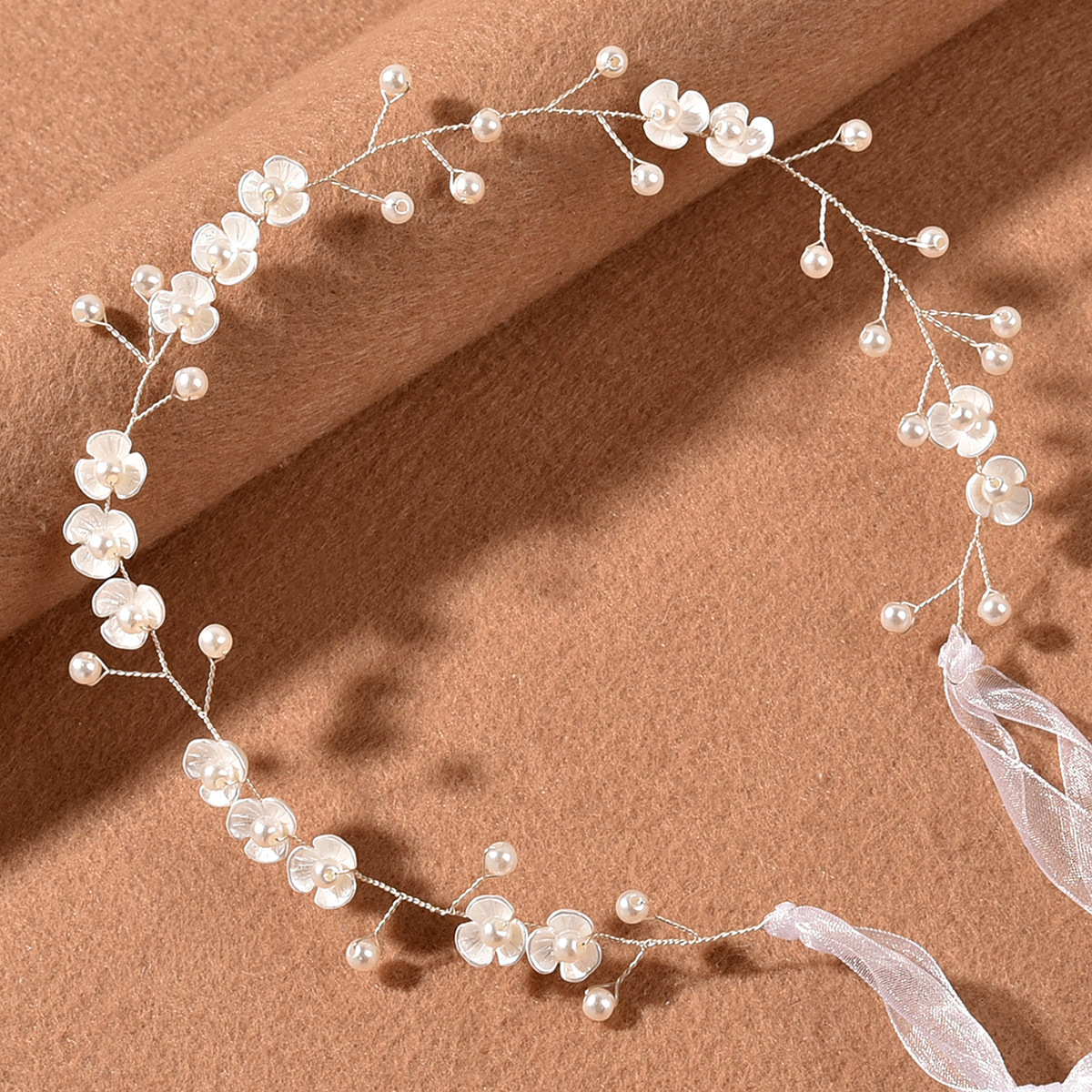 Bridal Headdress Pearl Three-petal Flower Handmade Headband display picture 1