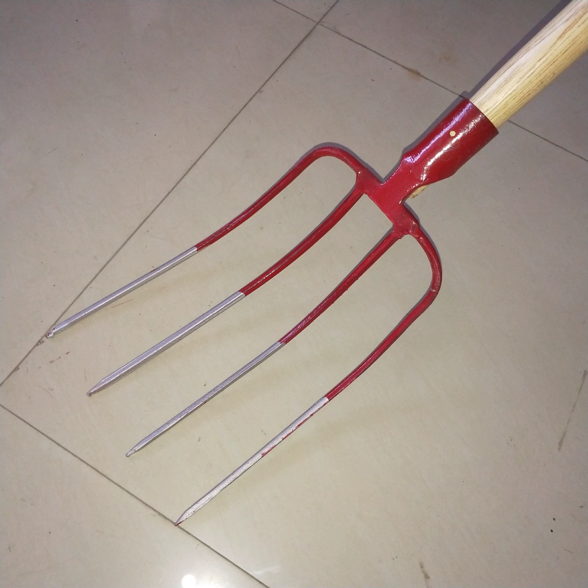 Поставка внешней торговли вилка сельскохозяйственная Стальная вилка для очистки сорняков соломы вилка твердая интегрированная железная вилка для навоза Завод прямых продаж