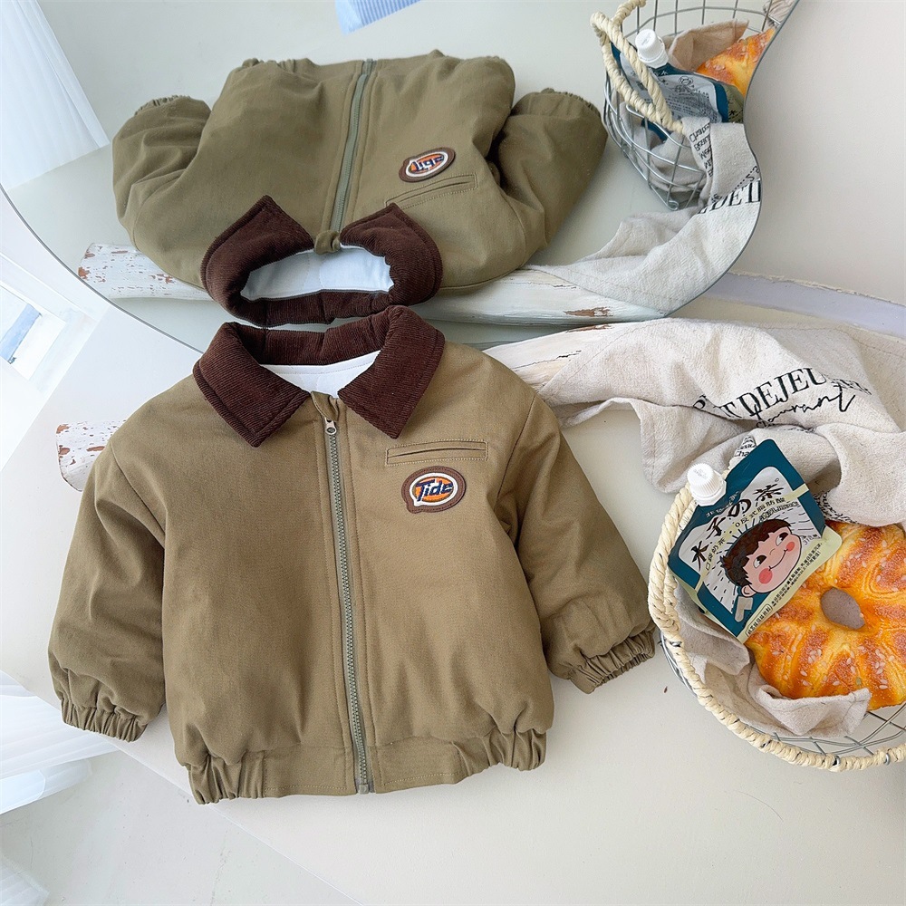 Chaqueta de niño ropa de otoño e invierno 2024 nuevos niños guapos traje retro estilo de Hong Kong chaqueta gruesa acolchada para bebé