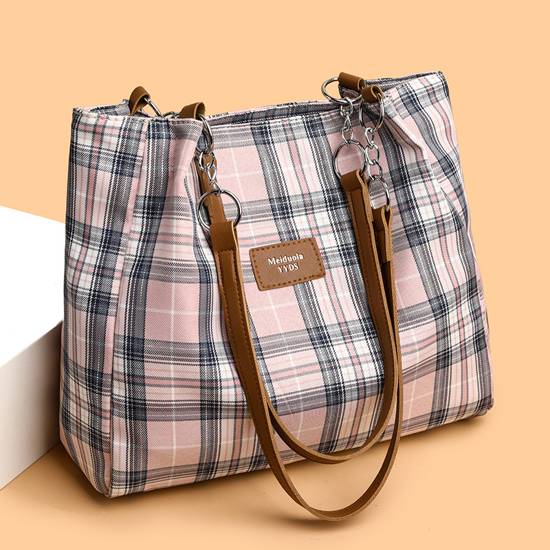 fashionable capacious one-shoulder bag