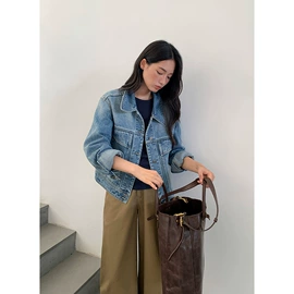 女式针织衫;女式衬衫;休闲裤