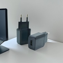 ���W��ͨ�á�5V1A/2A�p���ݔ��USB����^��CE�J�C������֮�x