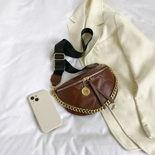 New Spring/Summer Women's Rhombus Chain Bag: Stylish, Versatile Crossbody Bag with Instagram-Worthy Texture, Perfect as a Chic Chest Pocket.