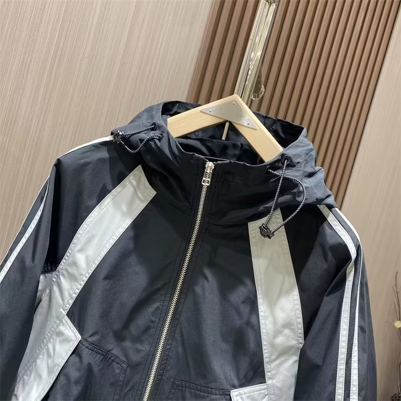 秋の色合わせのストライプの突撃服の男性の新型の百合の帽子の上着のファッションの格好のゆったりしているカジュアルなジャケットの男性|undefined