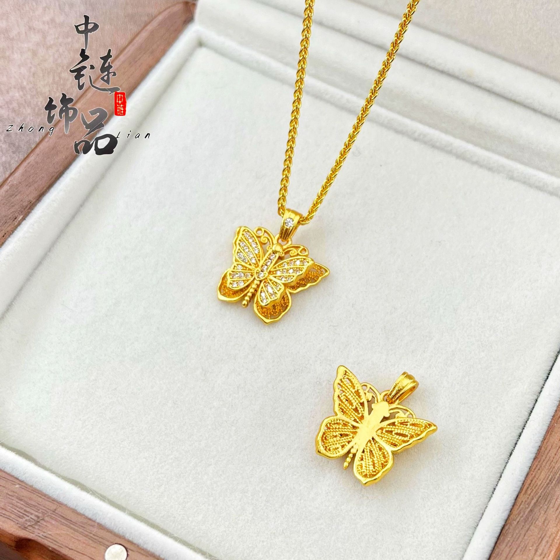 Live broadcast new ancient style gold hollow silk butterfly pendant women's fashion high-grade diamond butterfly necklace wholesale