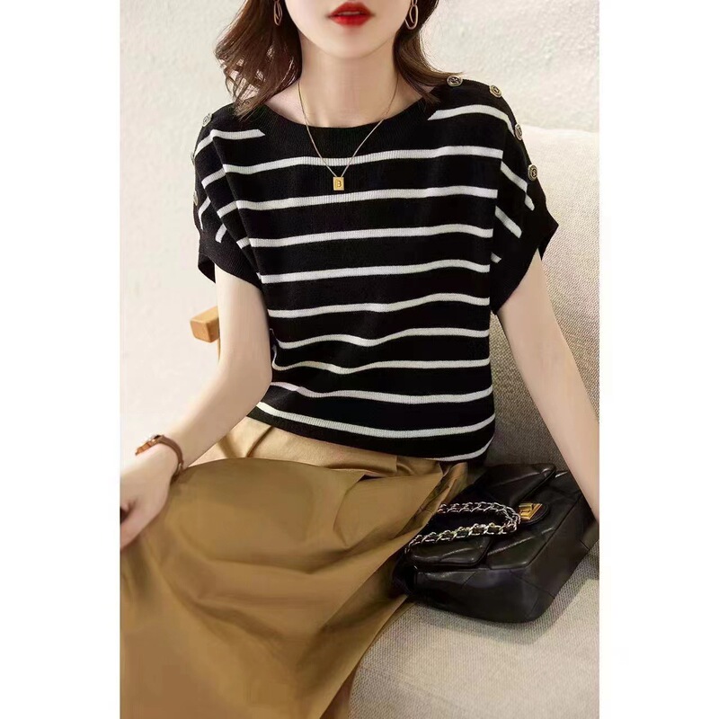 Classic Beauty Across Time and Space French Fashionable Striped Loose Knitted Pullover with Rotator Sleeves Classic Beauty Across Time and Space French Fashionable Striped Loose Knitted Pullover with Rotator Sleeves