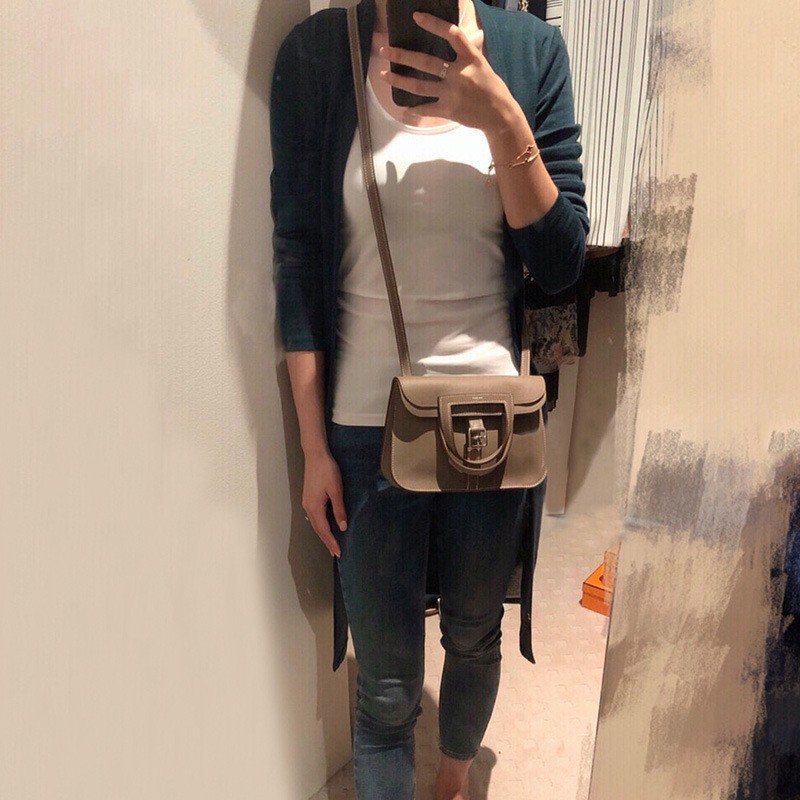 Venta directa de la fábrica 2024 nuevo maletín de cuero de vaca con patrón de litchi en la primera capa de primavera y verano, bolso de mujer con cuero de vaca en un hombro