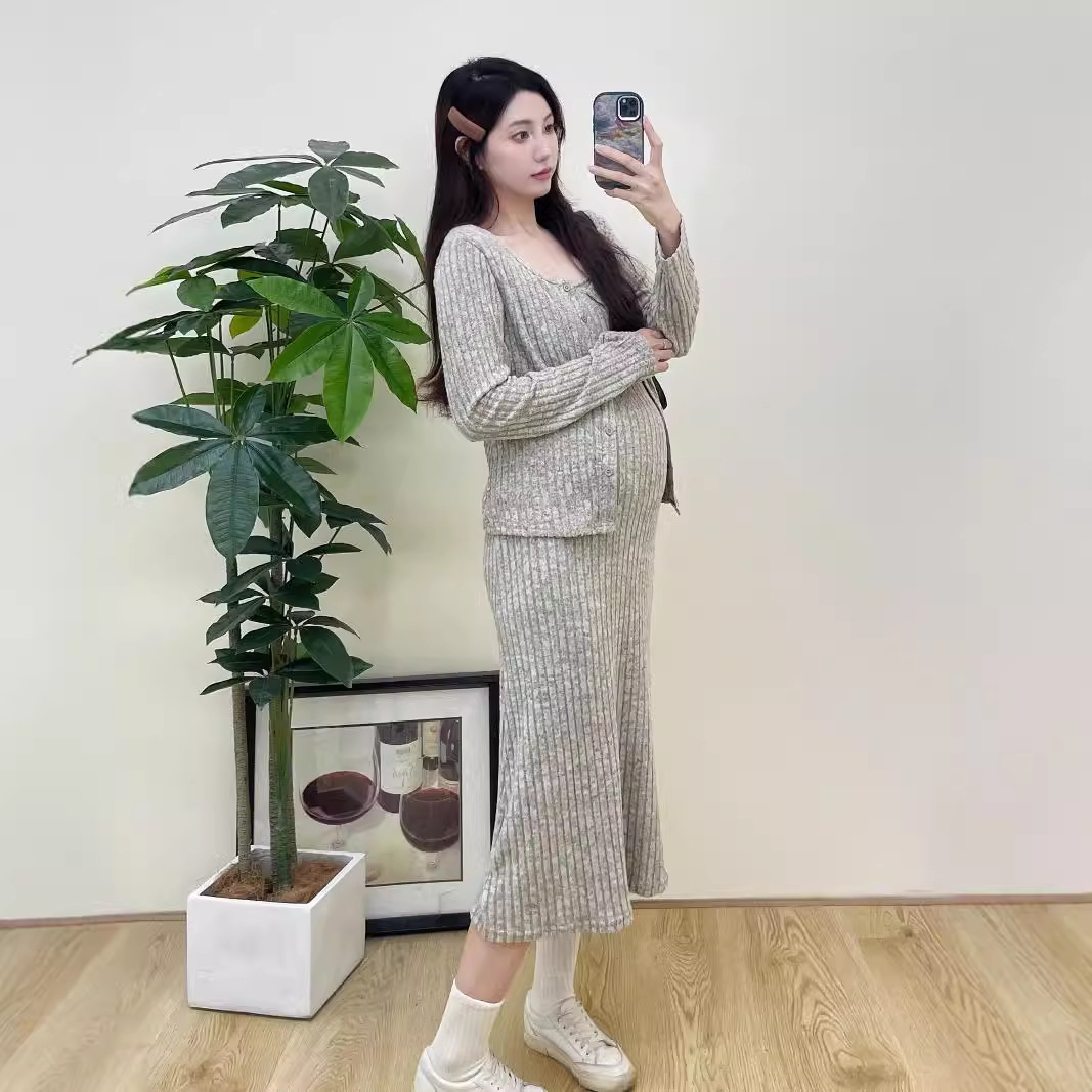 Vestido de maternidad 2024 otoño nuevo temperamento de moda, suave y suave, suelto y delgado, falda de tirantes, cárdigan pequeño