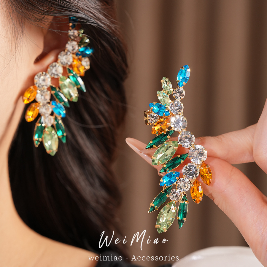 Aguja de plata de color diamantes redondos arroz pendientes ligeros de lujo de alta calidad personalidad exquisita pendientes de moda nicho orejas para mujeres