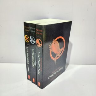 �|�I�Α������� Hunger Games Trilogy ȼ����Ů�� ��Ц�B Ӣ�İ�