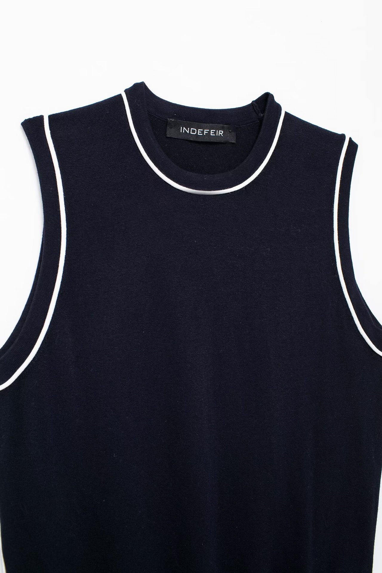 Vêtements pour cheveux extérieurs 2024 été nouvel article haut à aiguille plate à bordure de couleur contrastante pour femmes_voghion.com