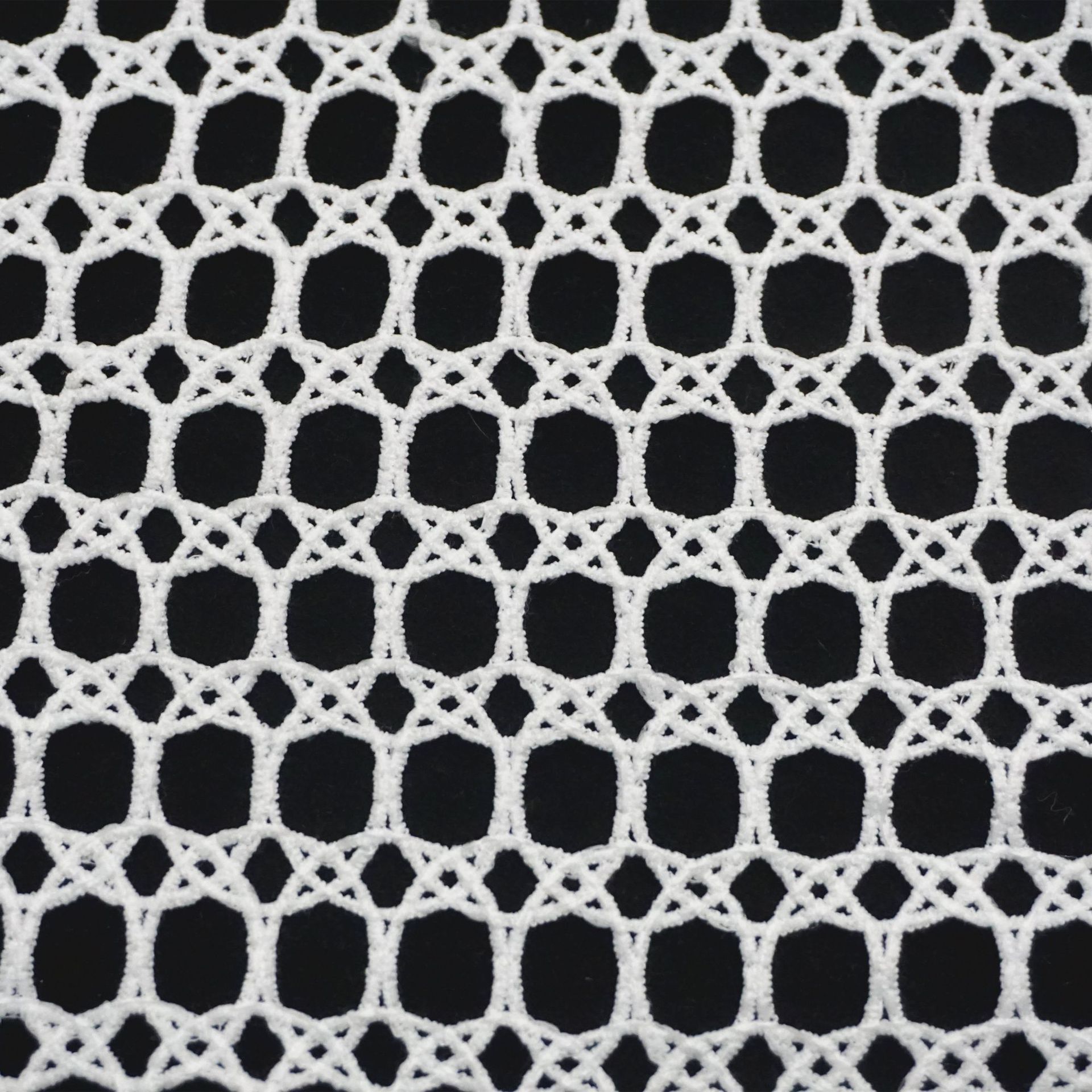 新款直销蕾丝花边 牛奶丝水溶满幅 绣花布花边面料大车轮绣花匹布