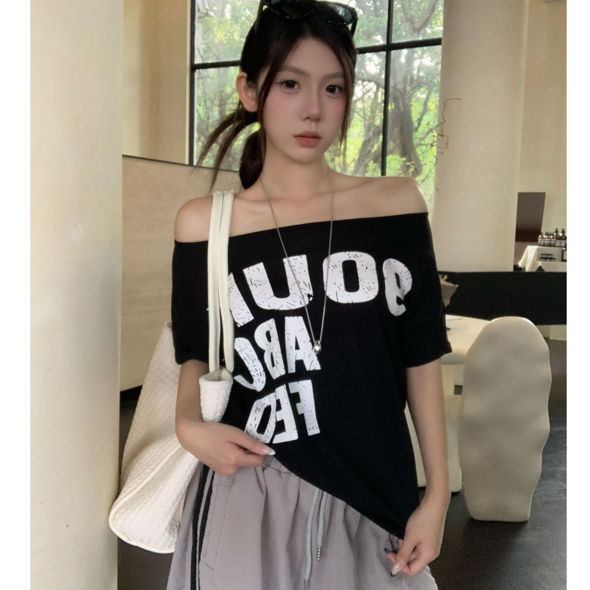 Spicy and relaxed style letter print off-shoulder short-sleeved T-shirt for women, summer loose fit, slimming and cool off-shoulder top 26151
