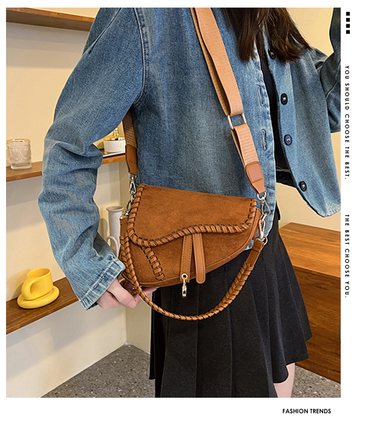 Styles de sacs à main chauds sur Facebook Sacs pour femmes 2024 automne nouvelle tendance de la mode sac de selle portable version coréenne simple givré épaule unique crossbod_voghion.com