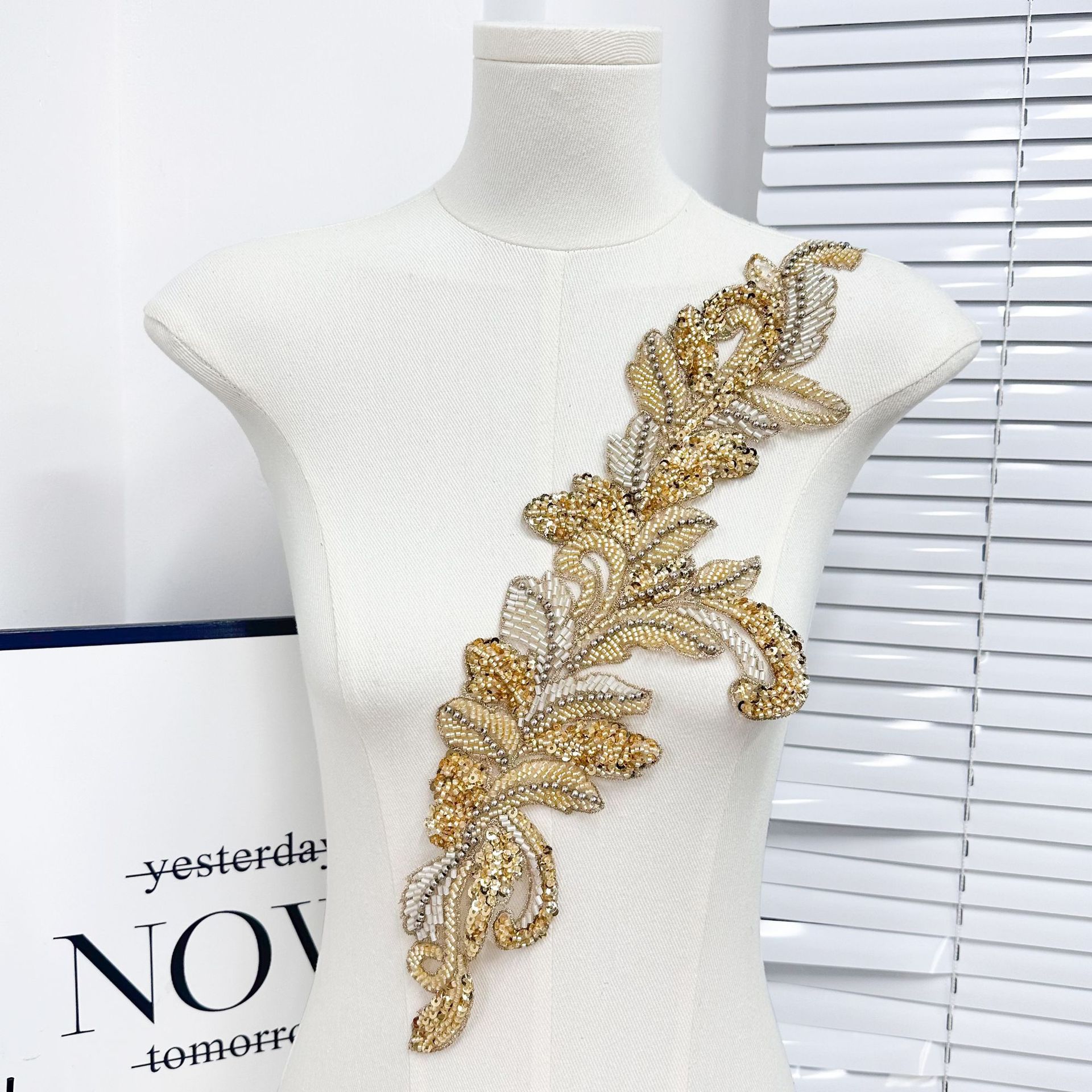 Accesorios de ropa de perlas de clavos industria pesada flor diDi turbante sombrero vestido de boda abrigo ropa de mujer nueva decoración flor pectoral
