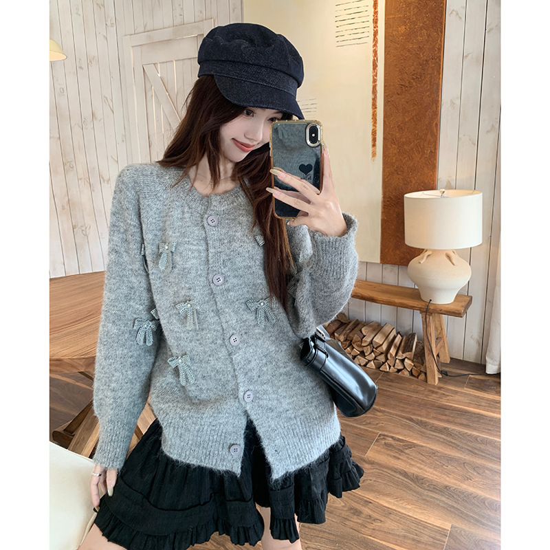 别致设计感灰色蝴蝶结毛衣女秋冬大码短款圆领针织开衫外套|undefined
