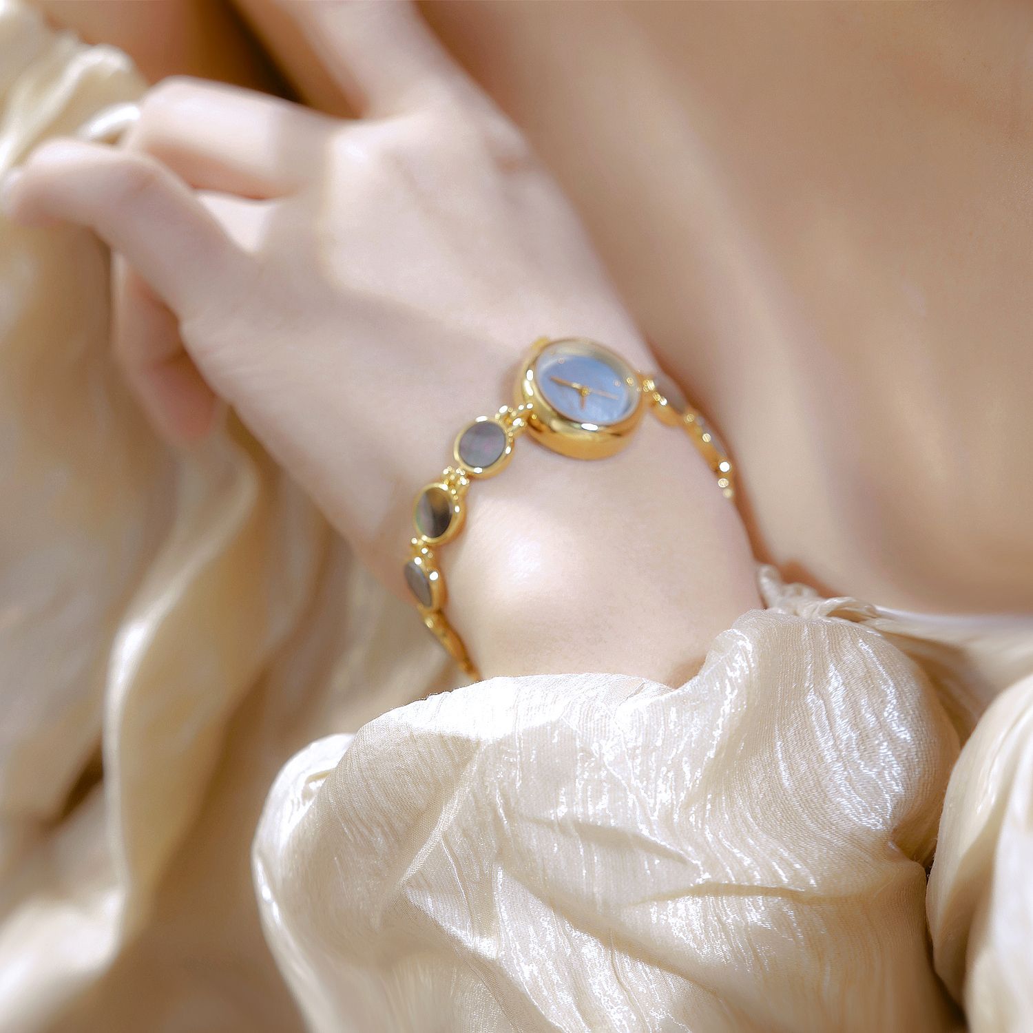 60g Weight Tempered Glass Mirror Material Fine Steel Strap Material Watch Classification Pointer Display Type Jewelry Buckle Buckle Style Round Dial Shape Holiday, Daily Occasion Quartz Movement Solid Color Pattern All Seasons Season Women's Gender Casual, Classic Style Style Casual Classic Style Solid Color Jewelry Buckle Quartz Watch 6