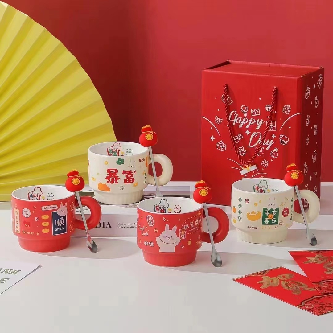 Creativo lindo conejo de dibujos animados año Taza de agua de cerámica suerte bolsa de café taza con mano taza de regalo de Año Nuevo taza de la Oficina