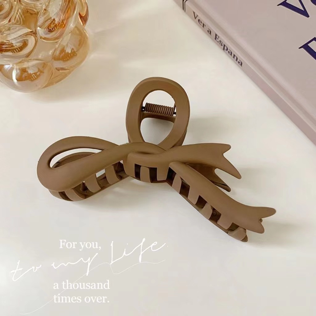 Fishtail clip khaki color