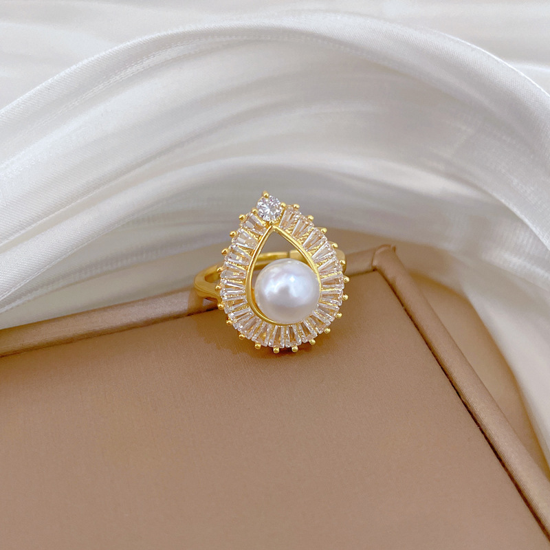Gorgeous Palace Pearl Necklace With Diamonds In Titanium Steel_voghion.com