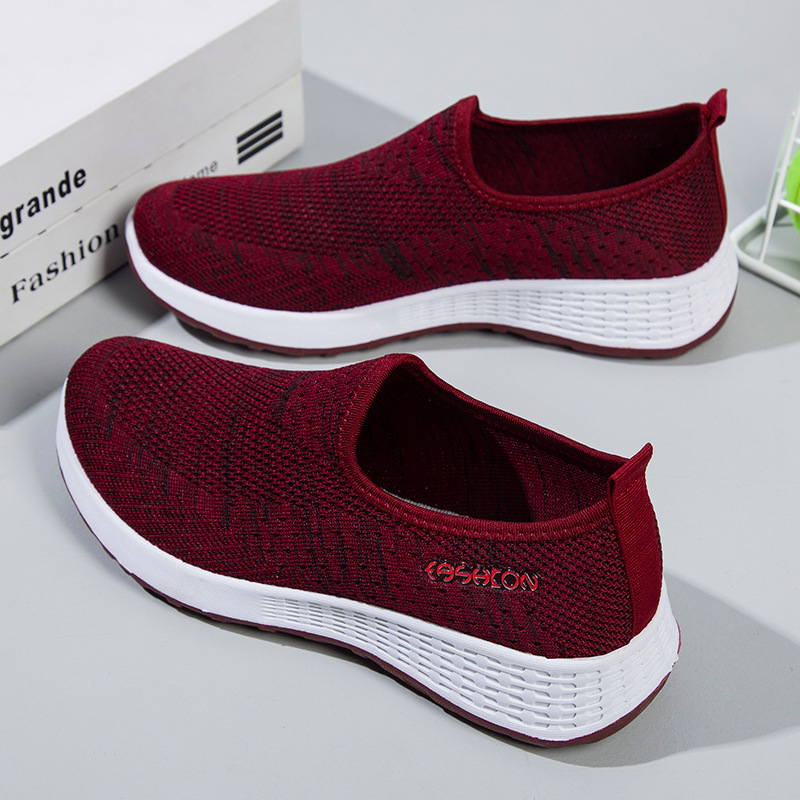 Viejo Beijing zapatos de tela de verano de las mujeres transpirable ligero slip-on mamá zapatos antideslizantes planos deportivos zapatos casuales zapatos de mujer