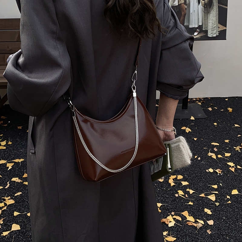 Bolso de brazo de cadena extranjera transfronteriza de invierno de mujeres 2025 nueva textura de moda bolso de hombro bolso de cara brillante