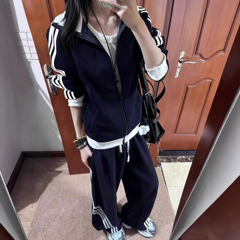 Navy Blue Three-Stripe Jacket for Women, Spring and Autumn 2026 New Casual Sports Jacket, Korean Style Cardigan Sweatshirt