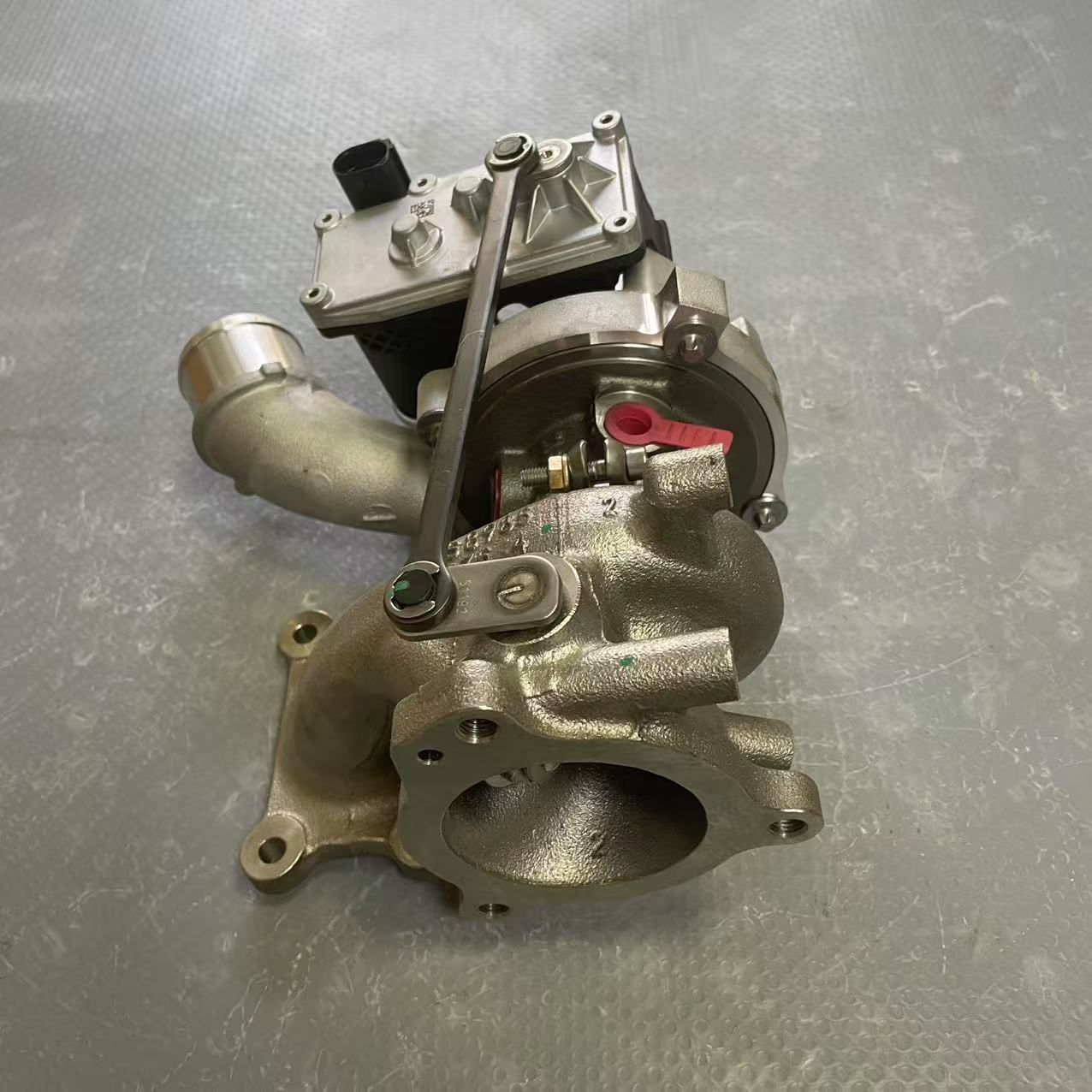 Suitable for Chery Tiggo 2.0t Turbocharger F4J20-1118010Ab 40007717 Auto Parts