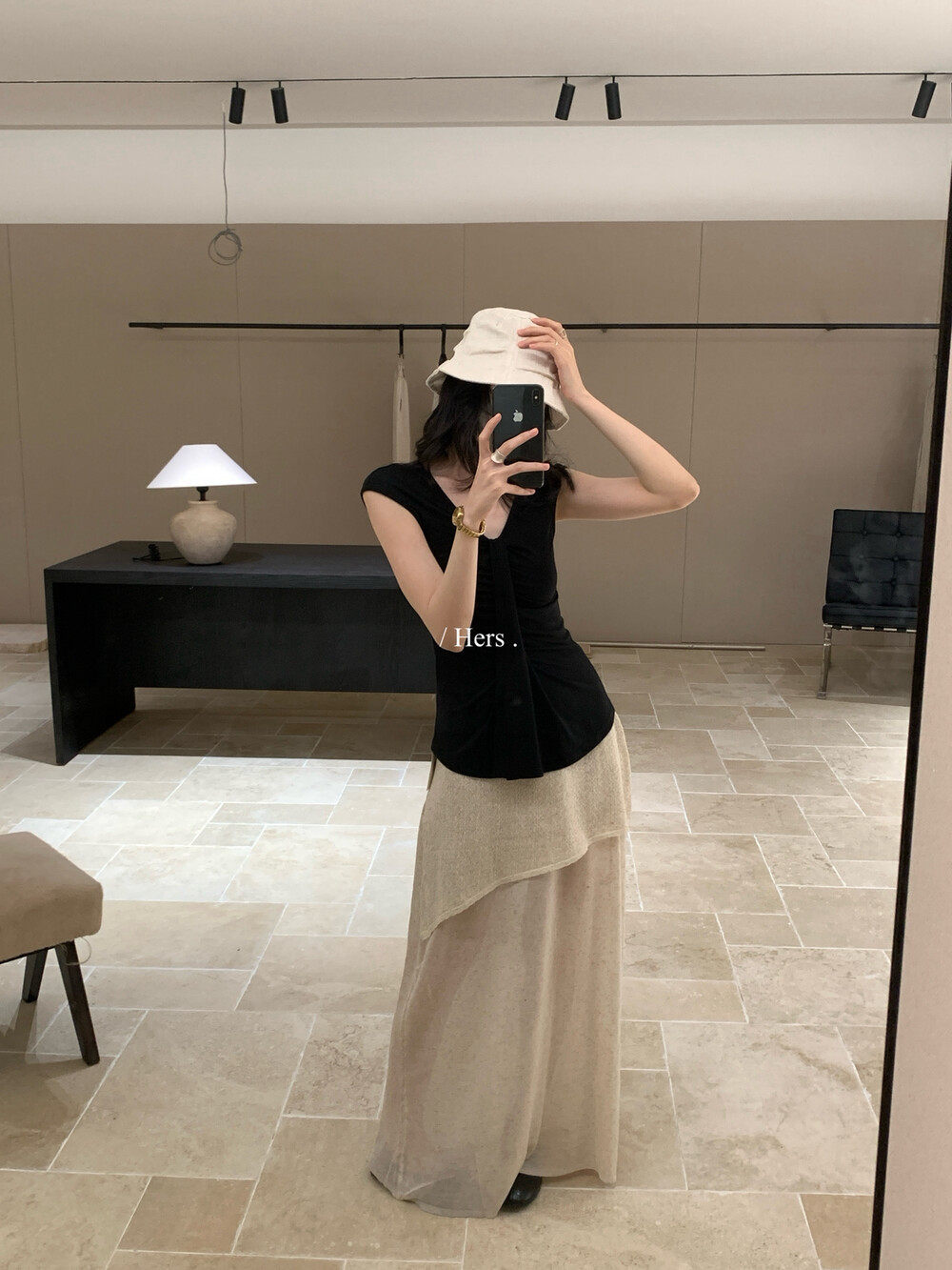 Áo thun nữ cổ V xếp ly tay ngắn thiết kế dây buộc — màu đen, màu mơ chi tiết 11