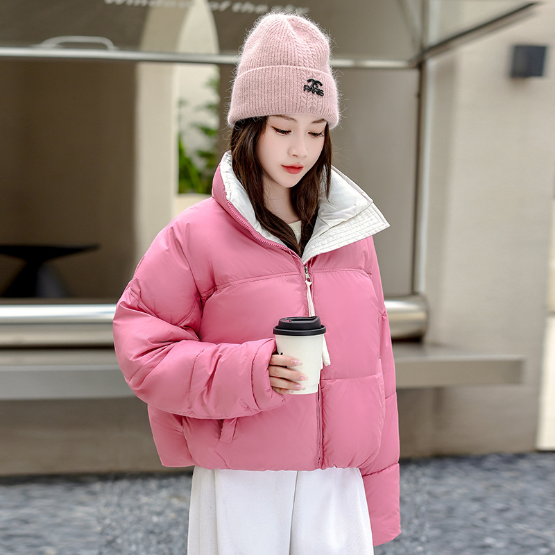 2024 nueva ropa de algodón de invierno de mujer corto cuello de algodón suelto grueso ropa de pan chaqueta de algodón de color caramelo coreano