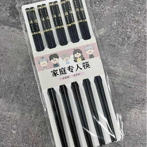 Internet celebrity hot-selling black gold-plated chopsticks for home use with Chinese style blessing alloy chopsticks, non-mouldy chopsticks, 5 pairs