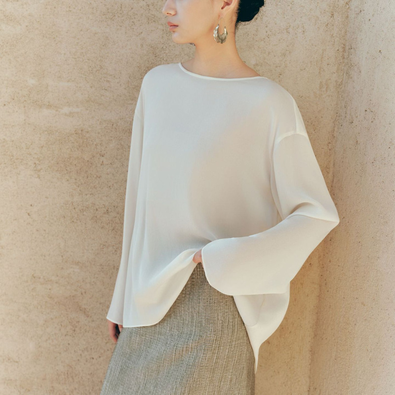 Elegant lace back, textured glossy mulberry silk, loose-fitting round-neck long-sleeve blouse for women, summer air-conditioning shirt Elegant lace back, textured glossy mulberry silk, loose-fitting round-neck long-sleeve blouse for women, summer air-conditioning shirt