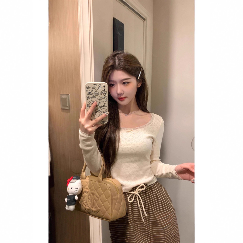 Pure Cotton Long-Sleeved Bottoming Shirt with Bowknot and Lace Trim, Short Style for Autumn and Winter, Elegant and Stylish Pure Cotton Long-Sleeved Bottoming Shirt with Bowknot and Lace Trim, Short Style for Autumn and Winter, Elegant and Stylish