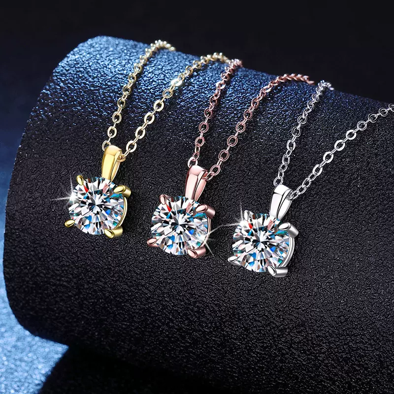 S925银项链莫桑石吊坠韩版简约四爪锁骨链1克拉D色莫桑石项链批发